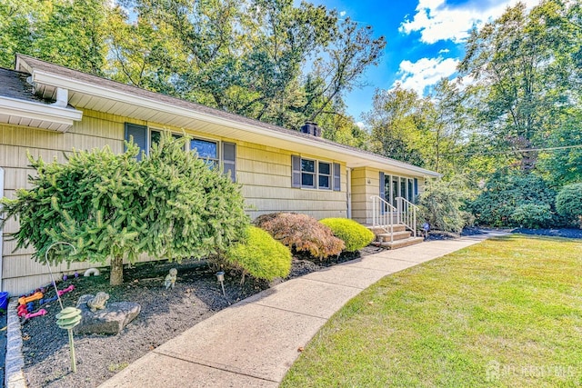 single story home featuring a front lawn