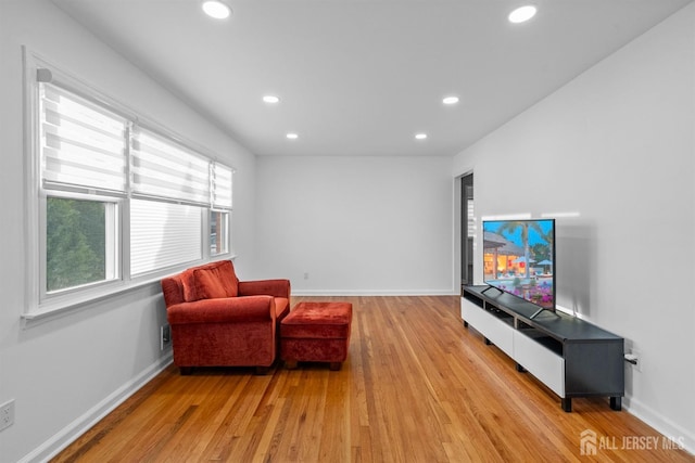 living room featuring recessed lighting, light wood finished floors, and baseboards