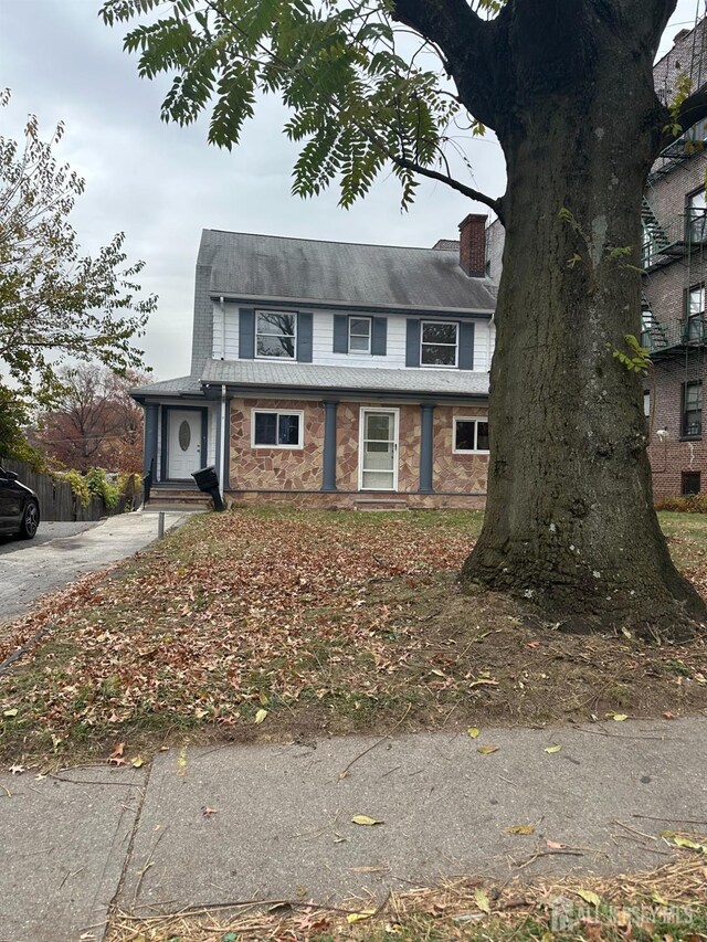 view of front of property