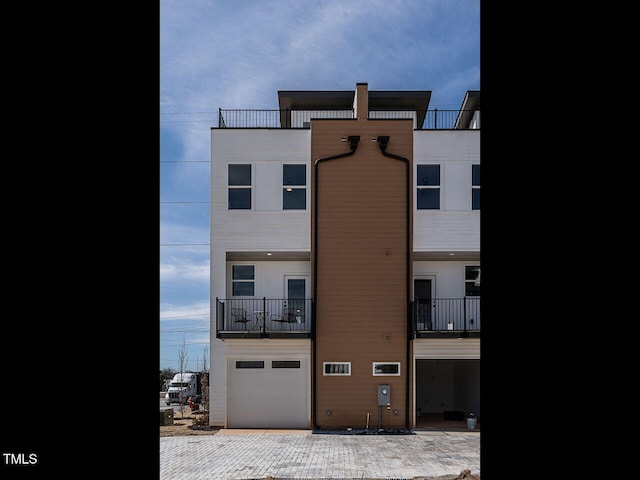 view of front of home featuring an attached garage