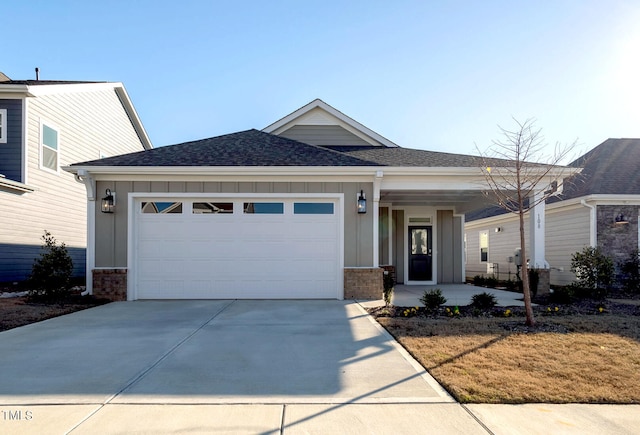 view of front facade featuring a garage