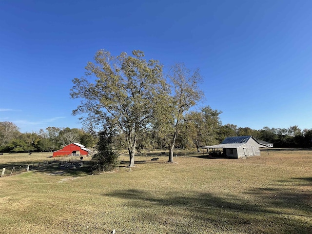 view of yard featuring a rural view