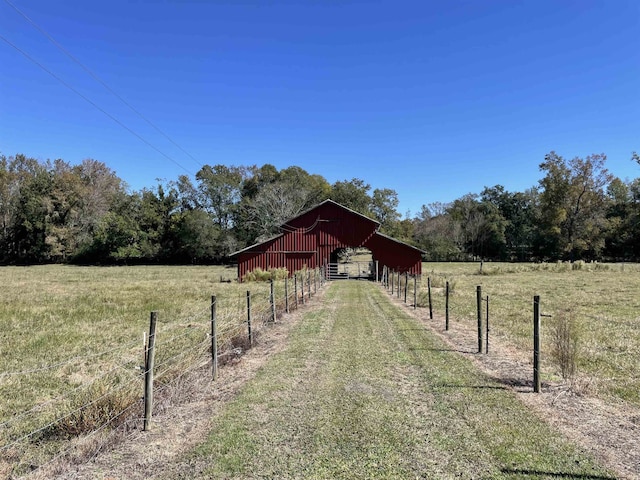 view of yard featuring a rural view