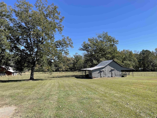 view of yard featuring a rural view