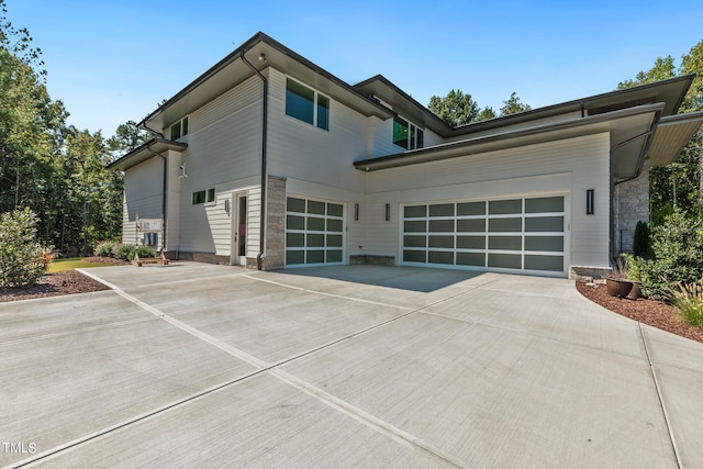 view of front facade with driveway and an attached garage