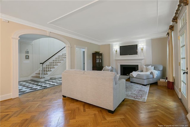 living room featuring light parquet flooring and crown molding