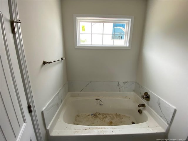 bathroom featuring a washtub