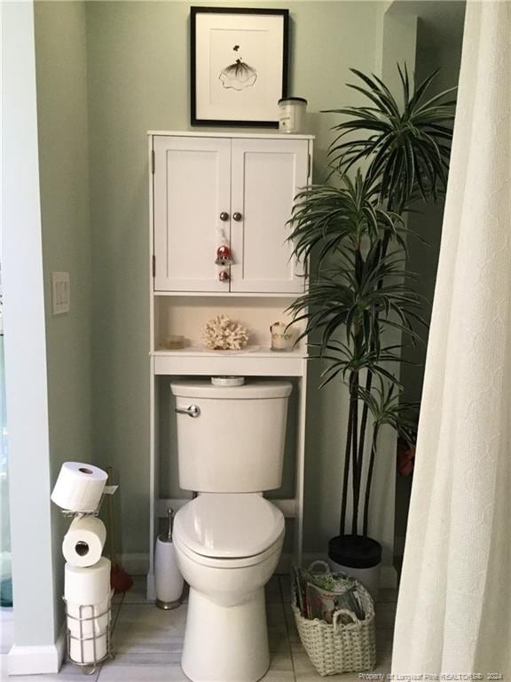 bathroom with baseboards and toilet