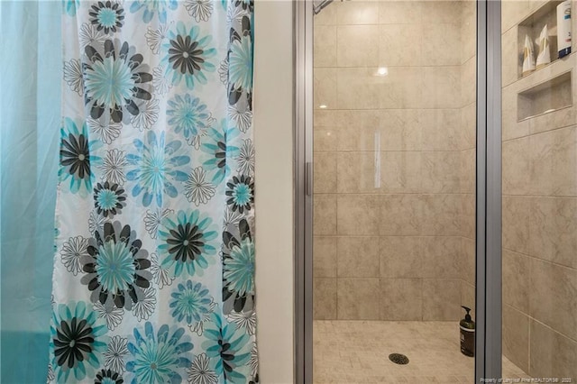 bathroom featuring a shower with curtain