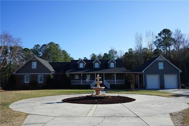 view of front of home featuring a garage and a front yard