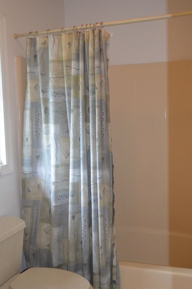 422 Windswept Dr Unit 422, Asheville, NC 28801 - bathroom with toilet and shower / bathtub combination with curtain