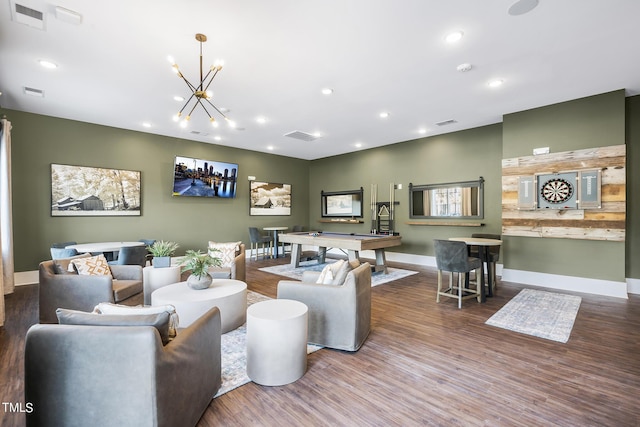 living area with baseboards, visible vents, wood finished floors, and recessed lighting