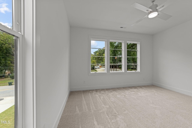 unfurnished room featuring ceiling fan and carpet flooring