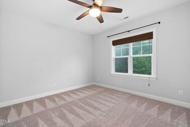 carpeted empty room featuring ceiling fan