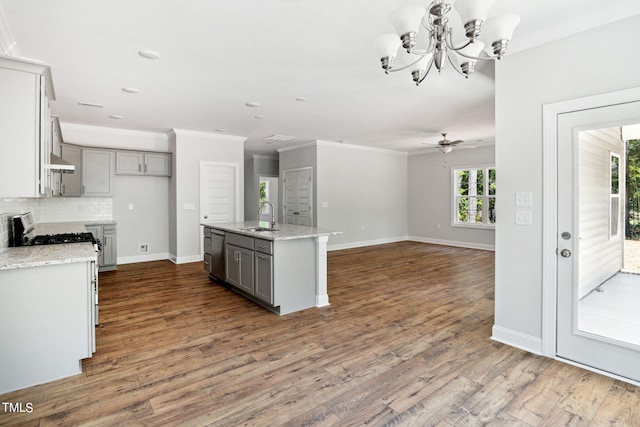 kitchen featuring hardwood / wood-style floors, sink, a kitchen island with sink, and plenty of natural light