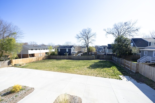 view of yard featuring a patio area