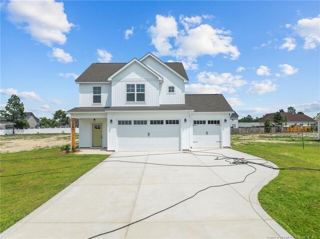 view of front facade featuring a garage and a front yard