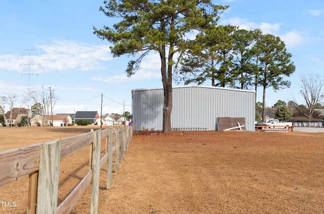 view of yard featuring an outdoor structure