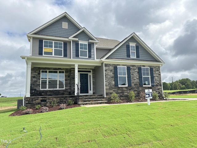 craftsman house with a front lawn