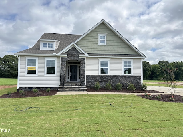 craftsman-style home featuring a front yard