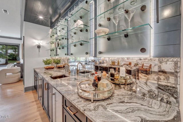 1312 Hunting Ridge Rd, Raleigh, NC 27615 - indoor wet bar with light wood-style floors