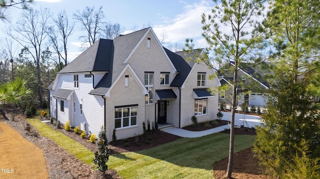 view of front of house featuring a front yard