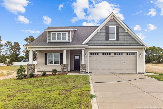 craftsman-style home featuring a front lawn