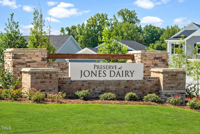 community sign featuring a lawn