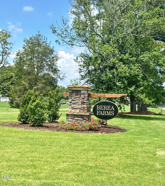 community / neighborhood sign with a yard