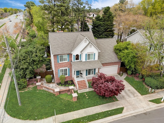 view of front of house with a front lawn