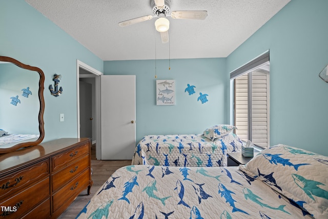 bedroom featuring ceiling fan, a textured ceiling, and light hardwood / wood-style floors