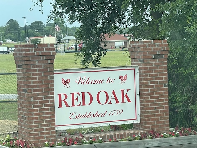 community / neighborhood sign featuring a lawn