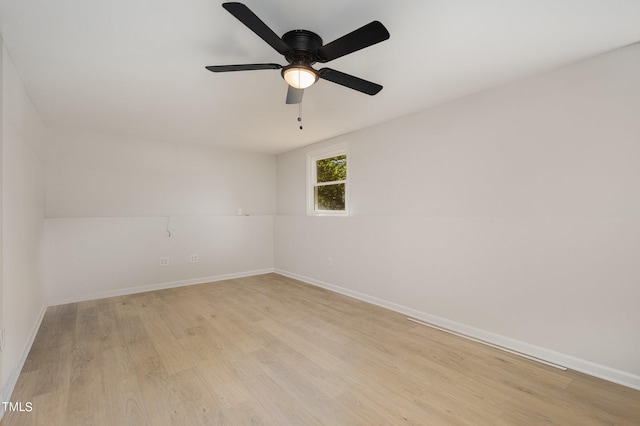 unfurnished room with light hardwood / wood-style floors, vaulted ceiling, and ceiling fan