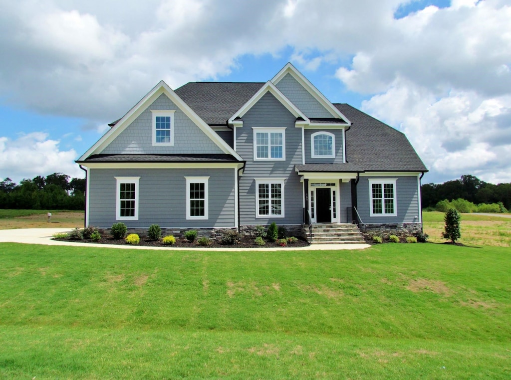 craftsman-style home featuring a front lawn