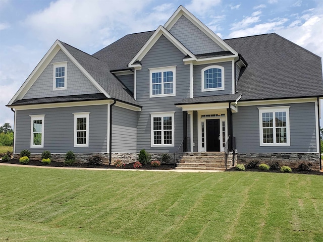 craftsman inspired home featuring a front yard