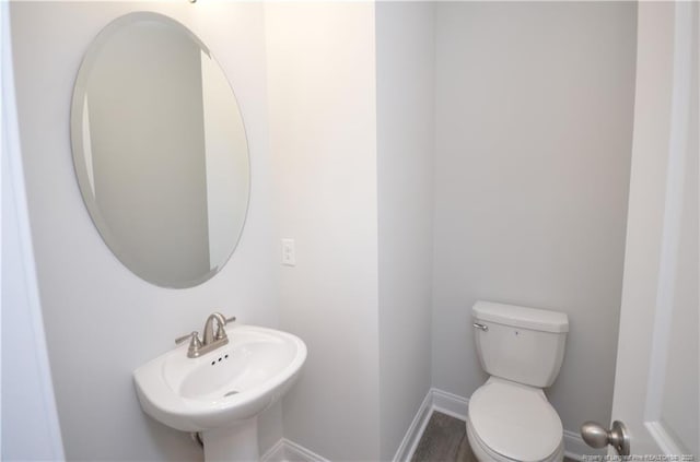 bathroom featuring sink and toilet