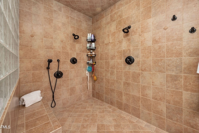 bathroom featuring tiled shower