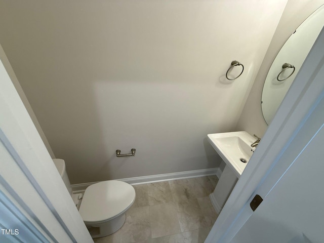 bathroom featuring toilet and sink