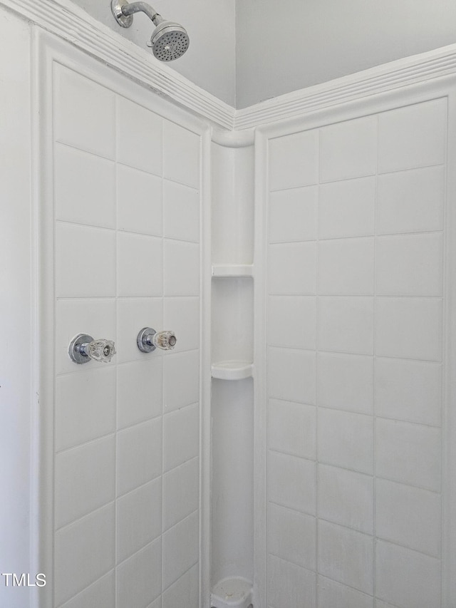 910 Marshall St, Roanoke Rapids, NC 27870 - bathroom featuring a tile shower