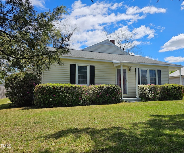 910 Marshall St, Roanoke Rapids, NC 27870 - view of front of property with a front yard