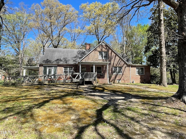 view of front of home featuring a front lawn