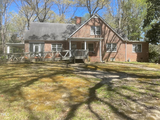 view of front of property featuring a front lawn