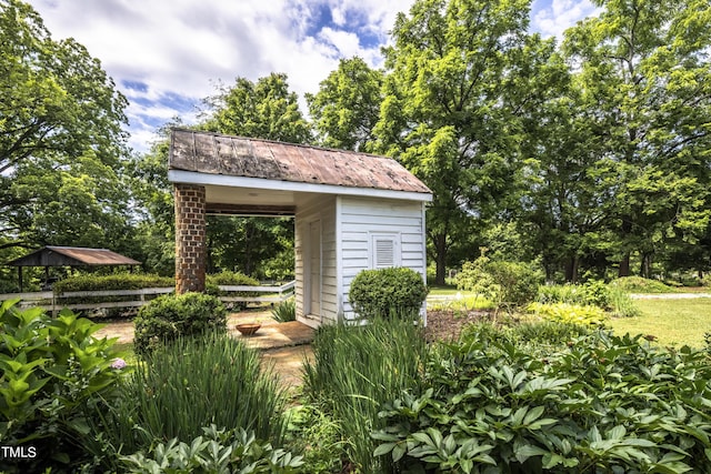 6720 Mebane Oaks Rd, Mebane, NC 27302 - view of outbuilding featuring an outdoor structure