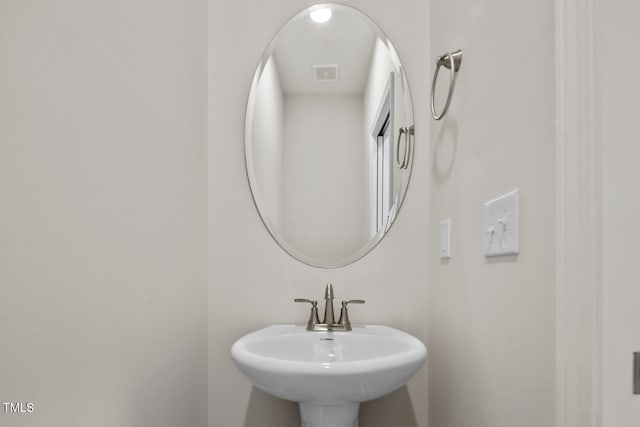 bathroom featuring sink