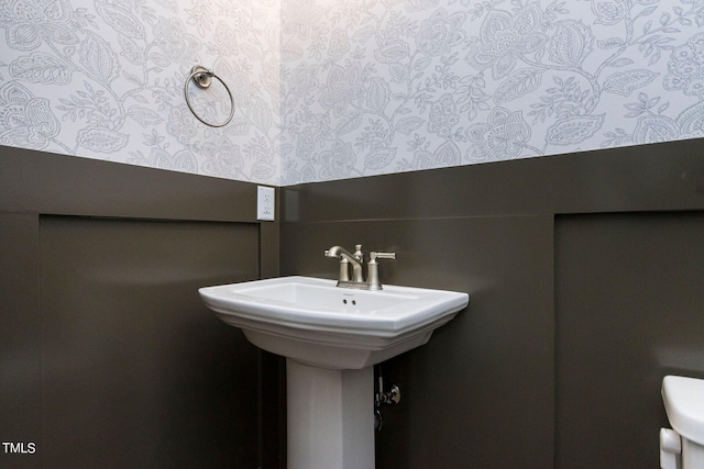 bathroom featuring sink and toilet