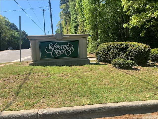 community sign with a lawn