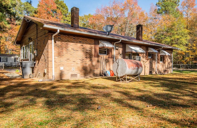 back of house featuring a yard