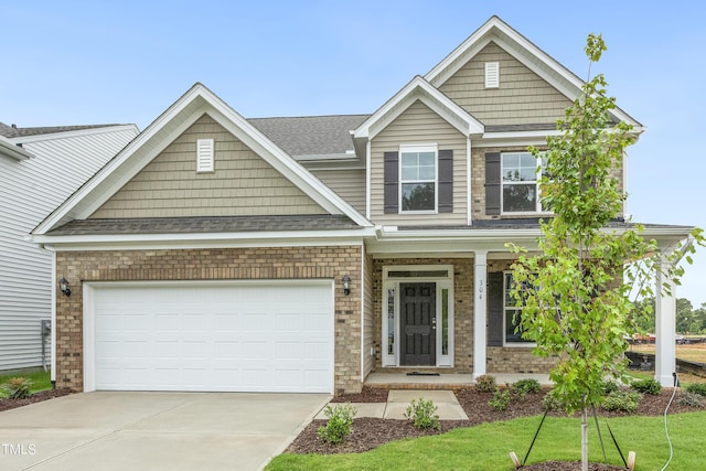 craftsman house featuring a front lawn