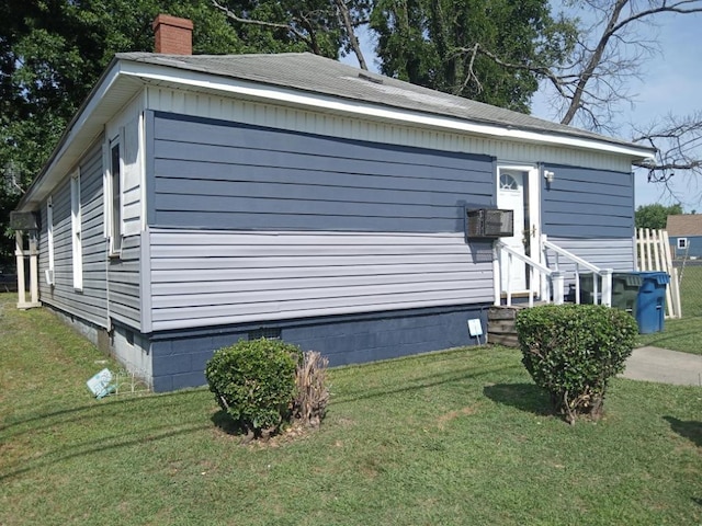 view of side of property featuring a yard