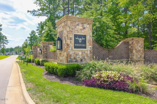 view of community / neighborhood sign